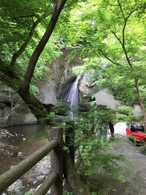 ルネ高周辺の観光スポット：月待の滝（大子町）