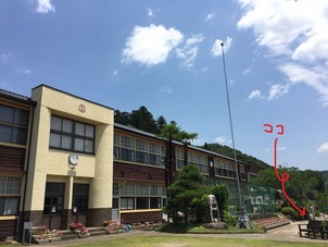 生徒たちが寄贈したベンチ