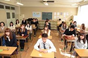 こんな高校はイヤだ！睡魔我慢大会の撮影に生徒が参加！