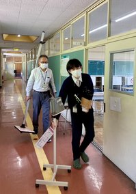 新たに先生をお迎えし、グランドの芝生も緑に