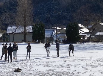 雪の日のスクーリングの昼休み
