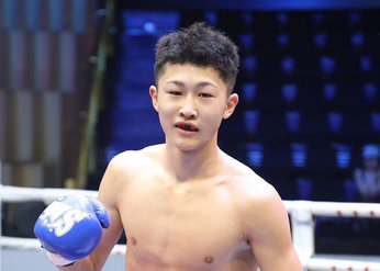 吉成 士門選手が強烈なフックでKO勝利！