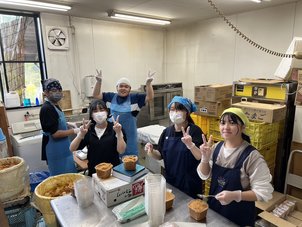 先輩の植えたお米を使っての 味噌づくり、そして味噌パック詰め