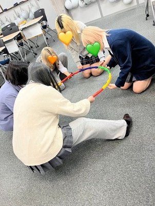 【新宿代々木通学コース】チームビルディング「ヘリウムリング」に挑戦！ 