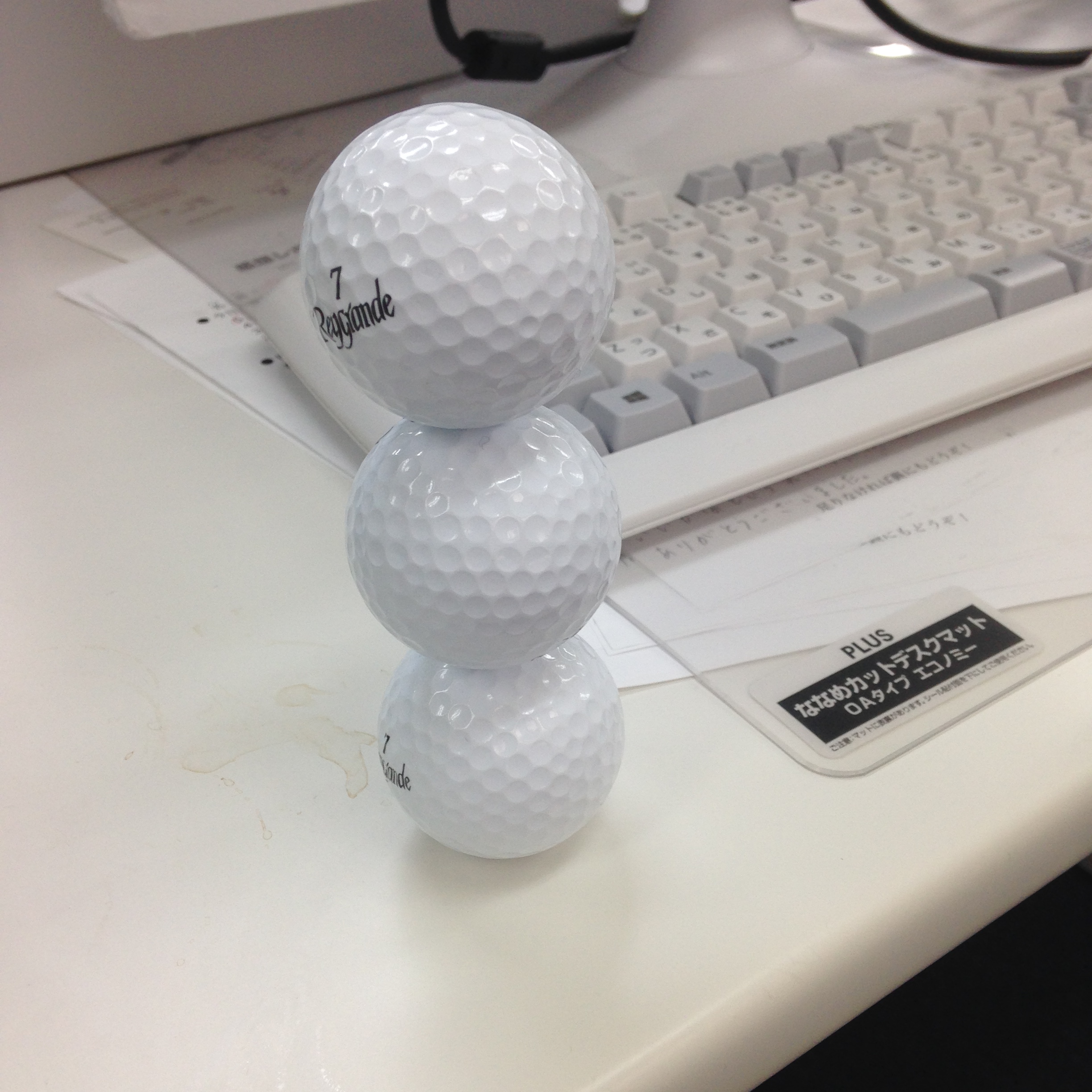 ゴルフボールの三段重ね16 03 18 通信制高校のルネサンス高等学校