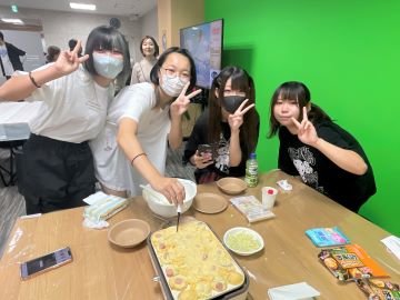 女子ピース.jpg