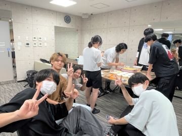 男子ピース.jpg