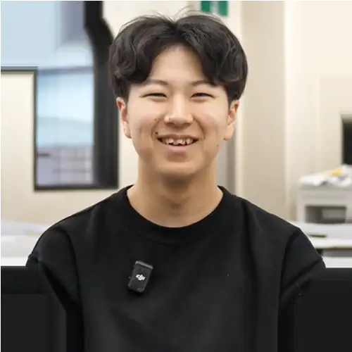 笑顔でインタビューに答える（生徒）さん