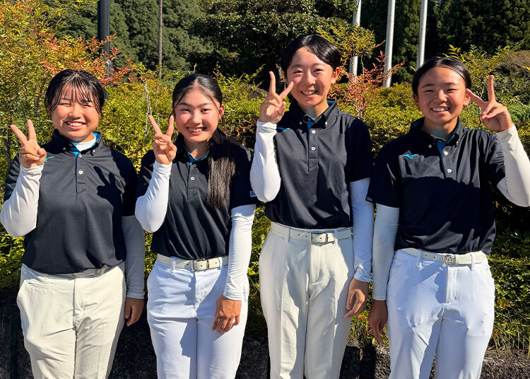 オータムカップ2026・団体戦で優勝したルネサンス豊田高等学校ゴルフ部の選手たち