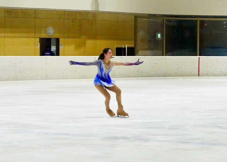 氷上で舞う安田さくらさん