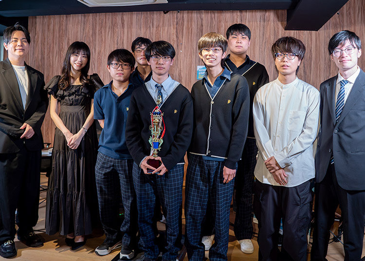 202407 KITAKU eSPORTS SUMMER FESTIVAL 2日目 優勝した大阪電気通信大学高等学校(イーナガ)メンバー