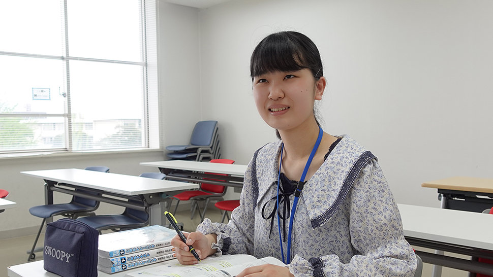 早兼亜澄さんの勉強風景写真
