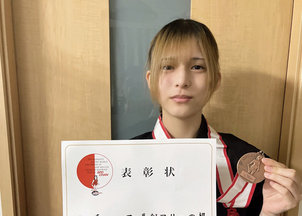 「レディーススポーツチャンバラ選手権大会」長剣フリーで吉岡さんが3位
