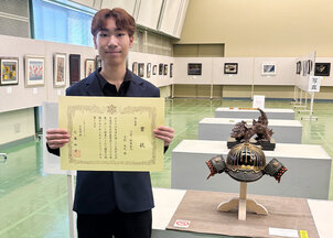 吉村陸矢さん、「2026日進展」工芸・彫塑部門で市長賞（最高賞）を受賞