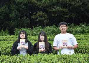 茨城新聞に「和紅茶」販売と茶づくりの様子が掲載されました