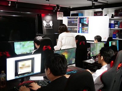 足立梨花さんがeスポーツコースに体験入学 通信制高校のルネサンス高等学校 足立梨花さんがeスポーツコースに体験入学 通信制高校のルネサンス高等学校