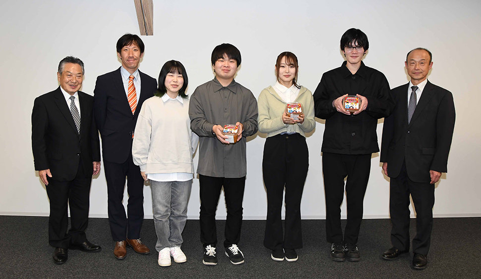 茨城県大子町役場のみなさんと生徒たち